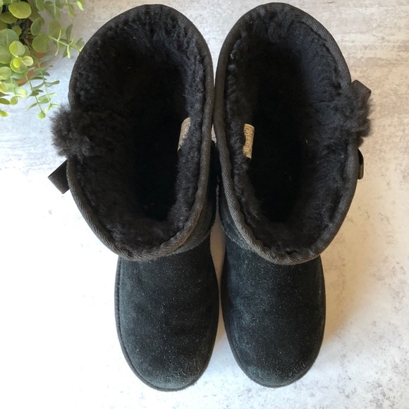 Koolaburra by UGG Black Sherpa lined boot. 10 - Picture 4 of 8
